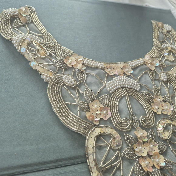 Elegant Gold and Cream Floral Necklace - Picture 4 of 8